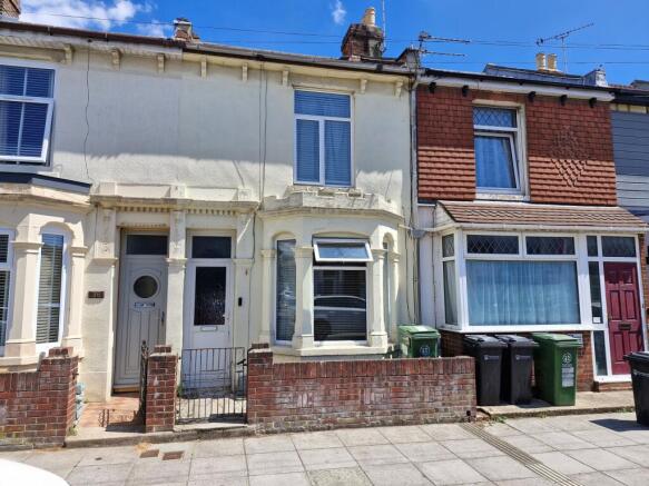 3 bed property, in Dover Road, £240,000