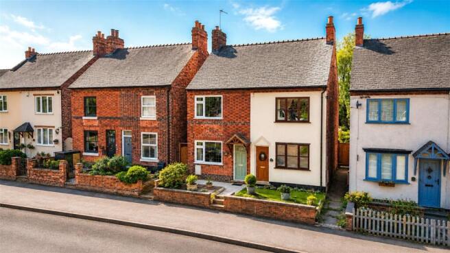 2 bed property, in Woodhouse Lane, £210,000