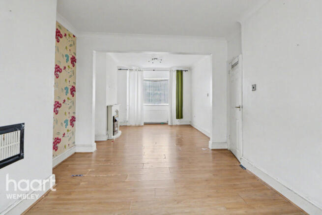 3 bed property, in Wembley Triangle, £600,000