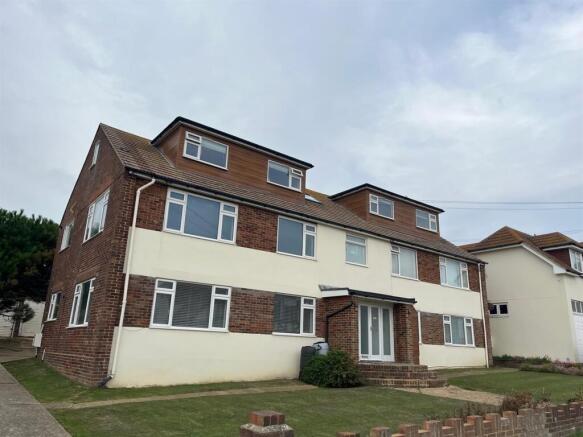 2 bed property, in Steyning Avenue, £249,950