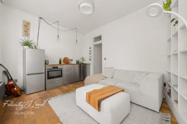 1 bed property, in Caledonian Road, £400,000