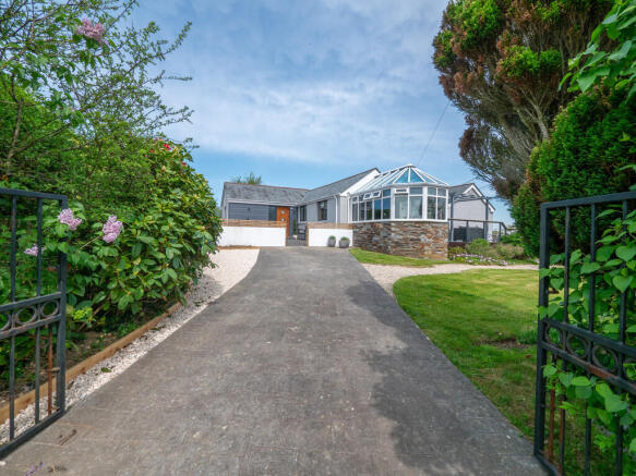 5 bed property, in Jacobstow, £675,000