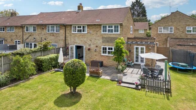 3 bed property, in West Mead, £550,000