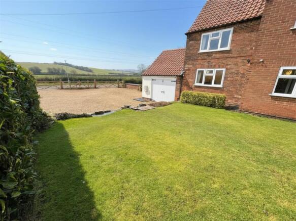 4 bed property, in Moorhouse Road, £475,000