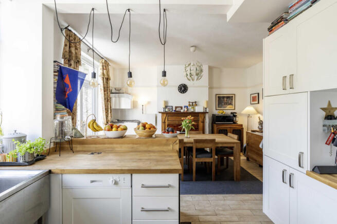 4 bed property, in Knowle, £700,000