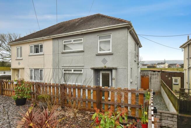 3 bed property, in Lon Y Gruglas, £155,000
