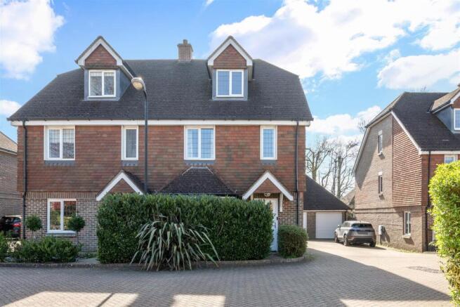 4 bed property, in Birch Close, £700,000