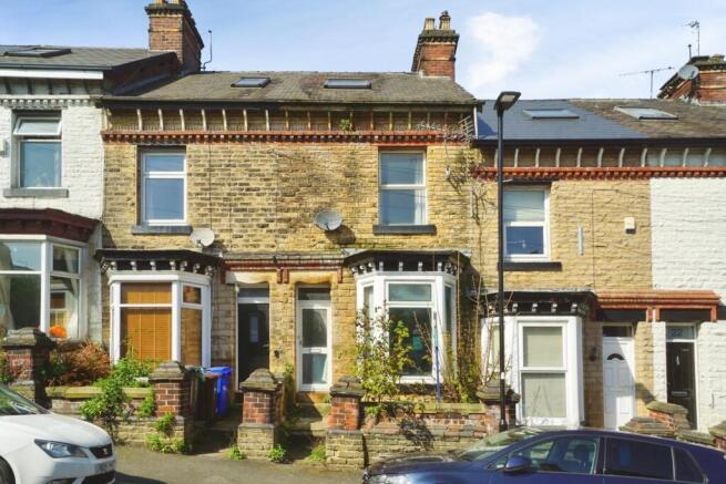 4 bed property, in The Nook, £190,000