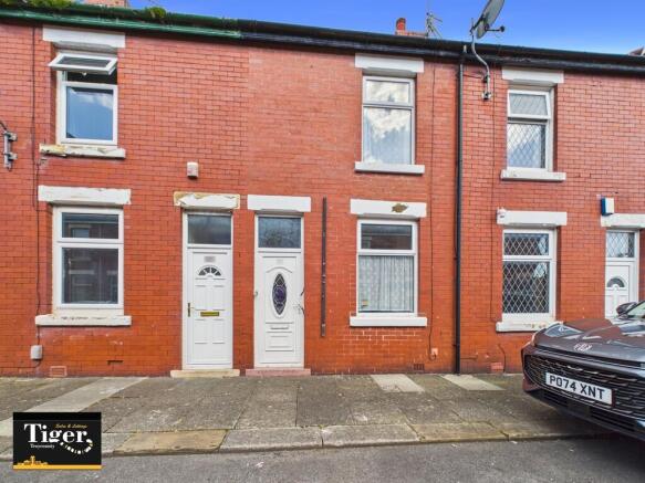 2 bed property, in Whittaker Avenue, £78,000