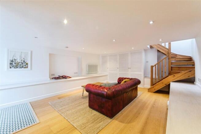 1 bed property, in Spinning Path, £160,000