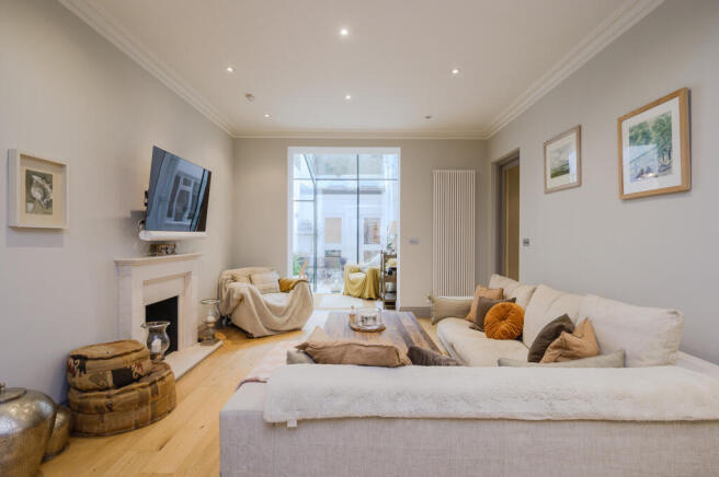 3 bed property, in Eccleston Square, £1,700,000