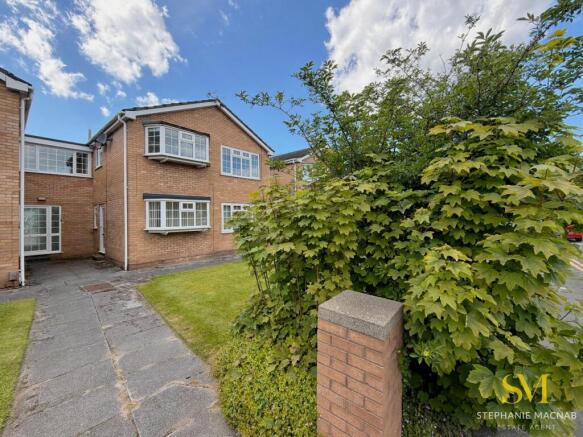 2 bed property, in Piercefield Court, £150,000
