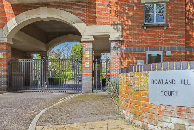 2 bed property, in Rowland Hill Court, £470,000