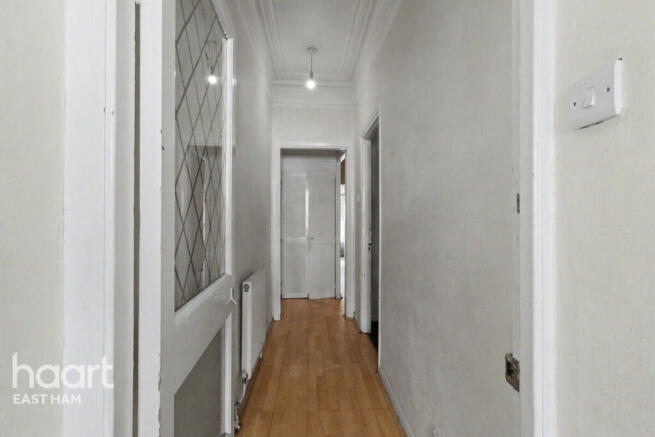 2 bed property, in Hubert Road, £350,000
