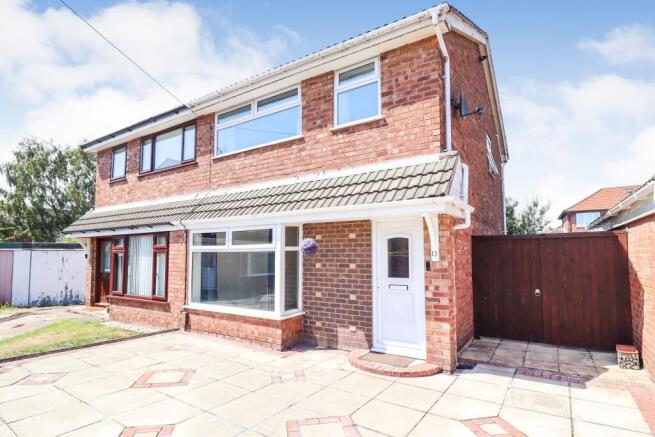 3 bed property, in Shoreham Drive, £260,000
