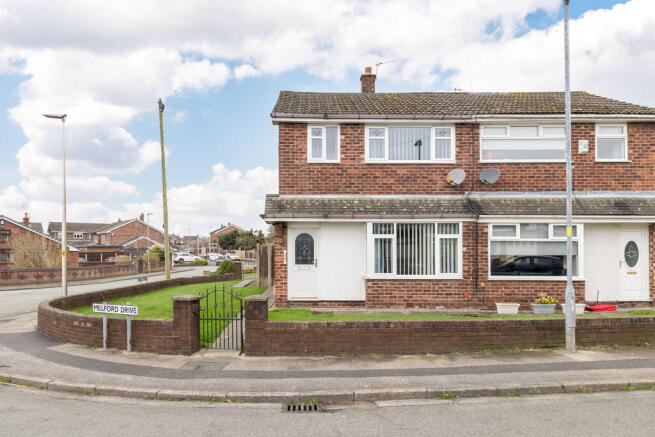 3 bed property, in Melford Drive, £189,995