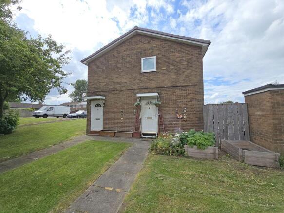 1 bed property, in De Walden Square, £45,000