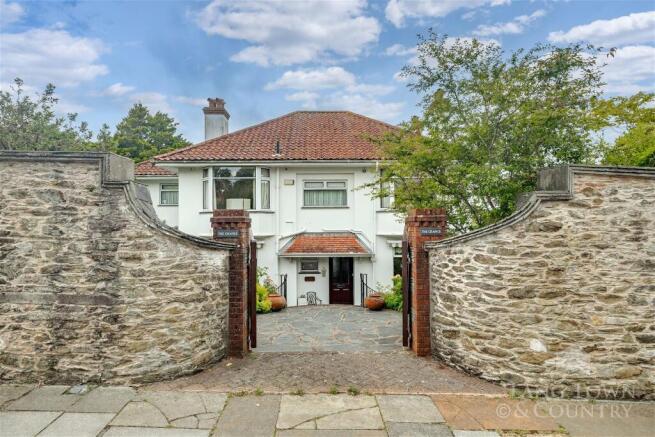 4 bed property, in Dormy Avenue, £850,000