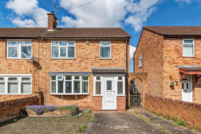 3 bed property, in Oregon Way, £170,000