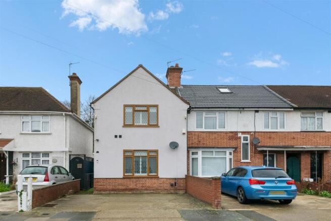 3 bed property, in The Alders, £615,000