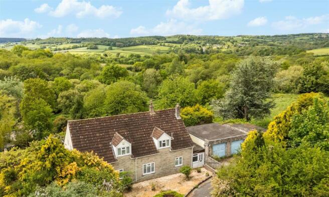 5 bed property, in Little Hill, £360,000