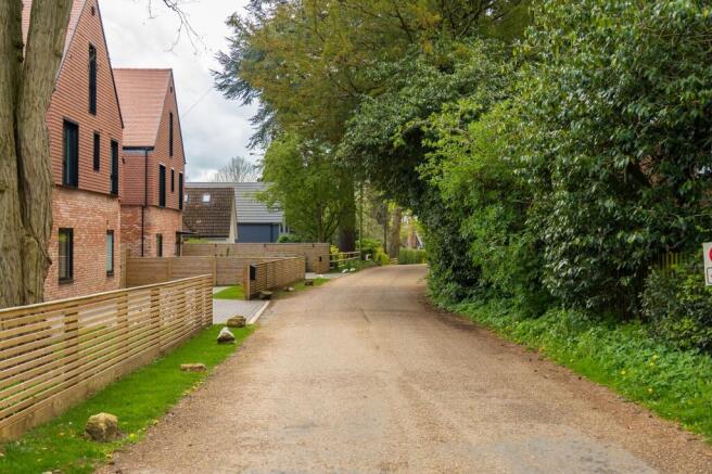 5 bed property, in Catmose Park Road, £995,000