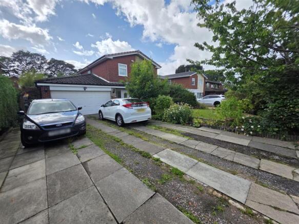 4 bed property, in St. Andrews Road, £575,000
