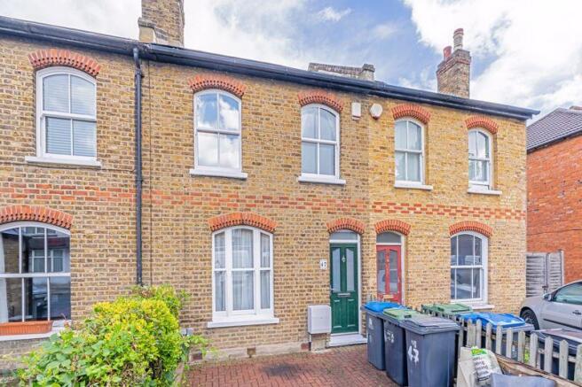 2 bed property, in Burlington Road, £575,000