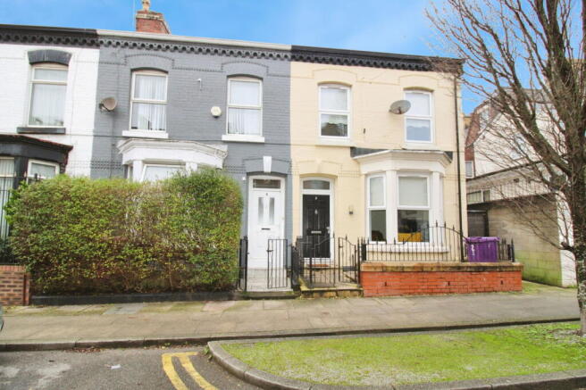 4 bed property, in Sybil Road, £200,000