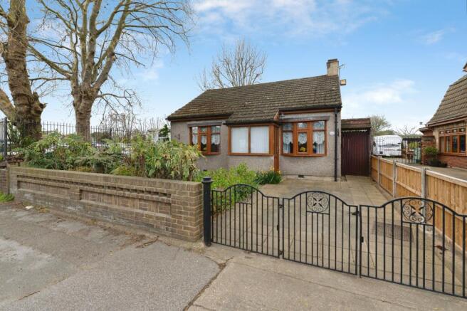 2 bed property, in Cherry Tree Lane, £395,000