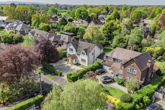 4 bed property, in Mayfield Road, £1,250,000