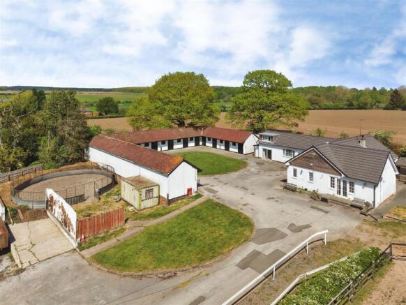 5 bed property, in Pinewood Stables, £1,200,000