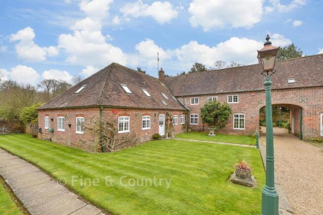 4 bed property, in Acrise, £800,000