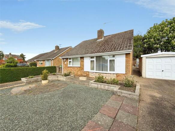 2 bed property, in Minster Drive, £190,000