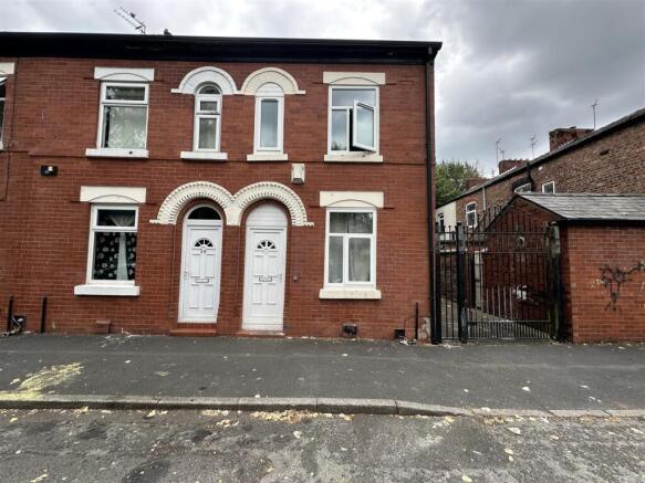 2 bed property, in Ventnor Street, £170,000