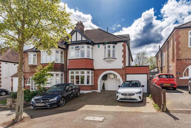 5 bed property, in Queens Avenue, £1,300,000