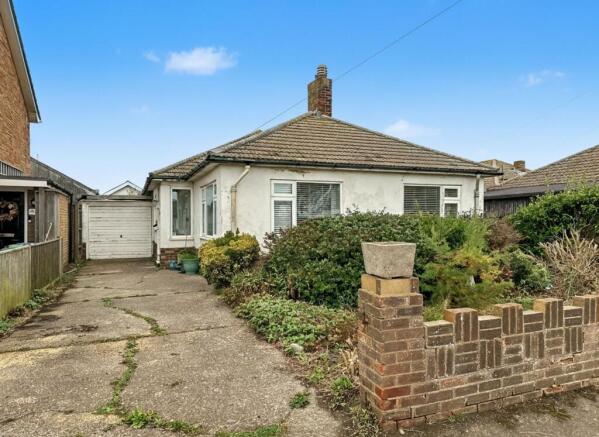 2 bed property, in Hoddern Avenue, £325,000