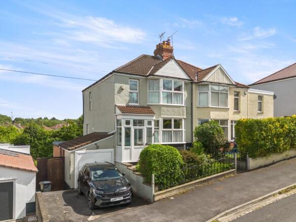 3 bed property, in Imperial Road, £400,000