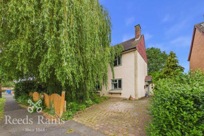3 bed property, in Pear Tree Road, £175,000