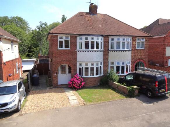 3 bed property, in Wheatley Avenue, £260,000