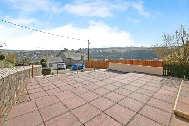 3 bed property, in Lower Hillcrest, £300,000