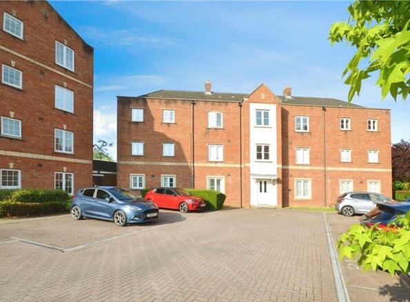 2 bed property, in Goetre Fawr, £135,000