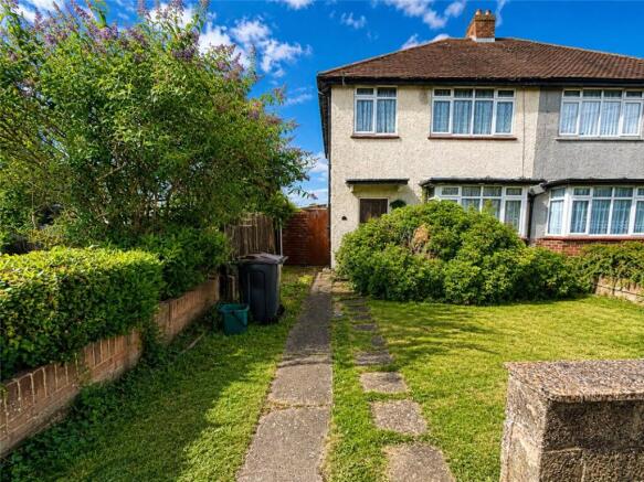 3 bed property, in Chelsfield Road, £375,000