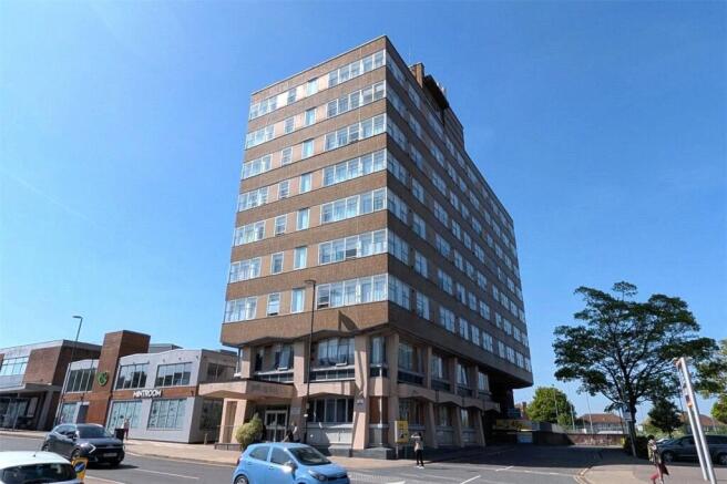 1 bed property, in Priory Heights, £105,000