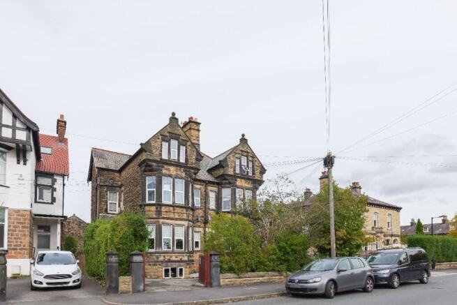 1 bed property, in West Cliffe Grove, £150,000