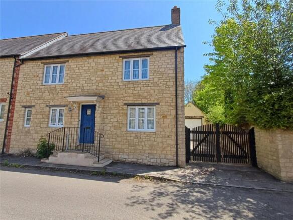 3 bed property, in Home Farm Way, £415,000