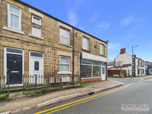 3 bed property, in High Street, £318,000