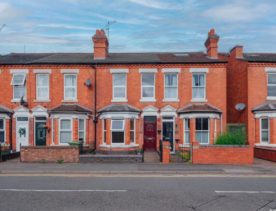2 bed property, in Worcester WR5, £200,000