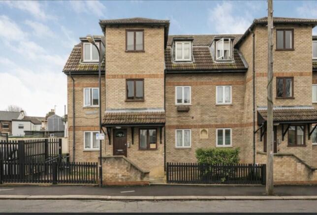 1 bed property, in Raglan Road, £324,950