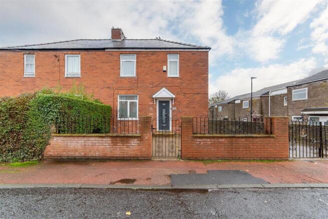 3 bed property, in Greenfield Avenue, £175,000